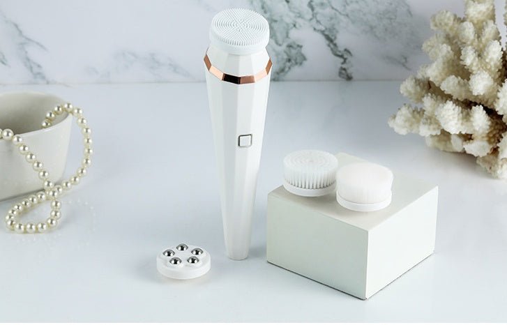  brosse de nettoyage facial 4-en-1, technologie avancée pour un nettoyage en profondeur, élimine les impuretés et les cellules mortes, peau plus lisse et éclatante, têtes interchangeables adaptées à tous les types de peau